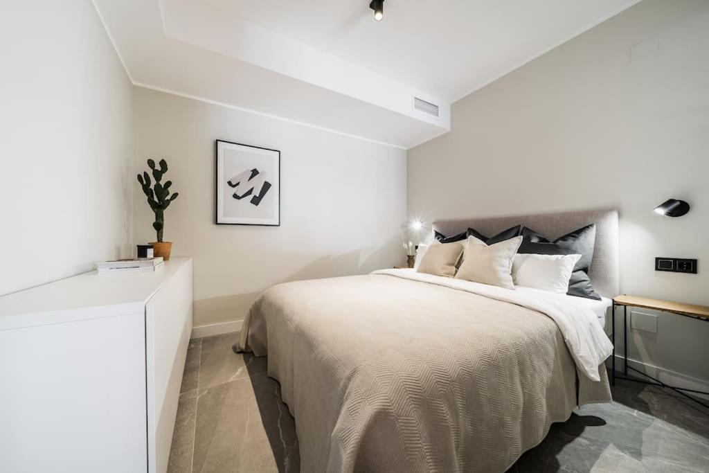 Super Stylish In Fantastic Location *