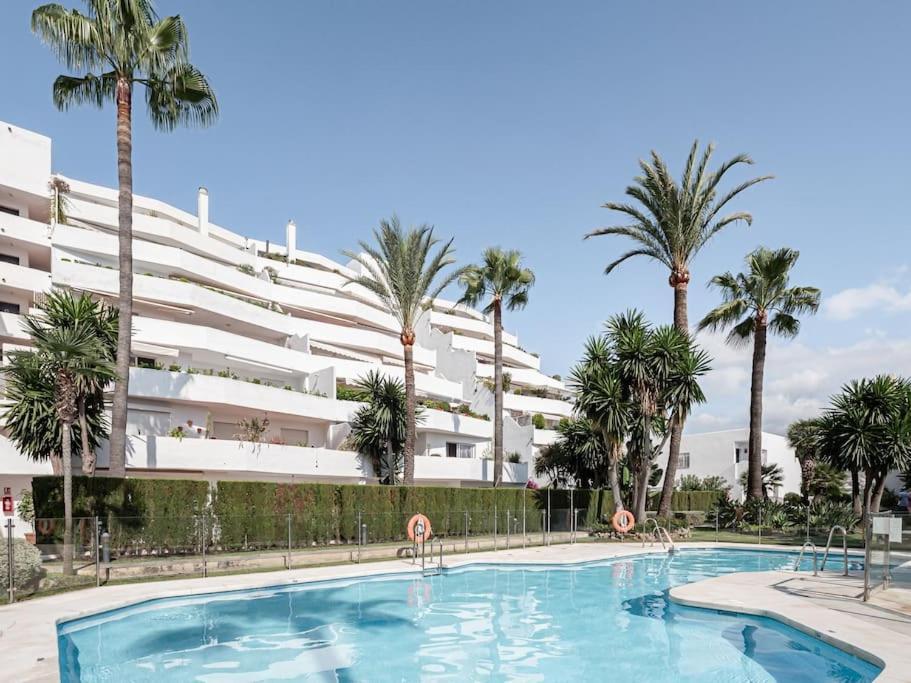 Super Stylish In Fantastic Location Apartment