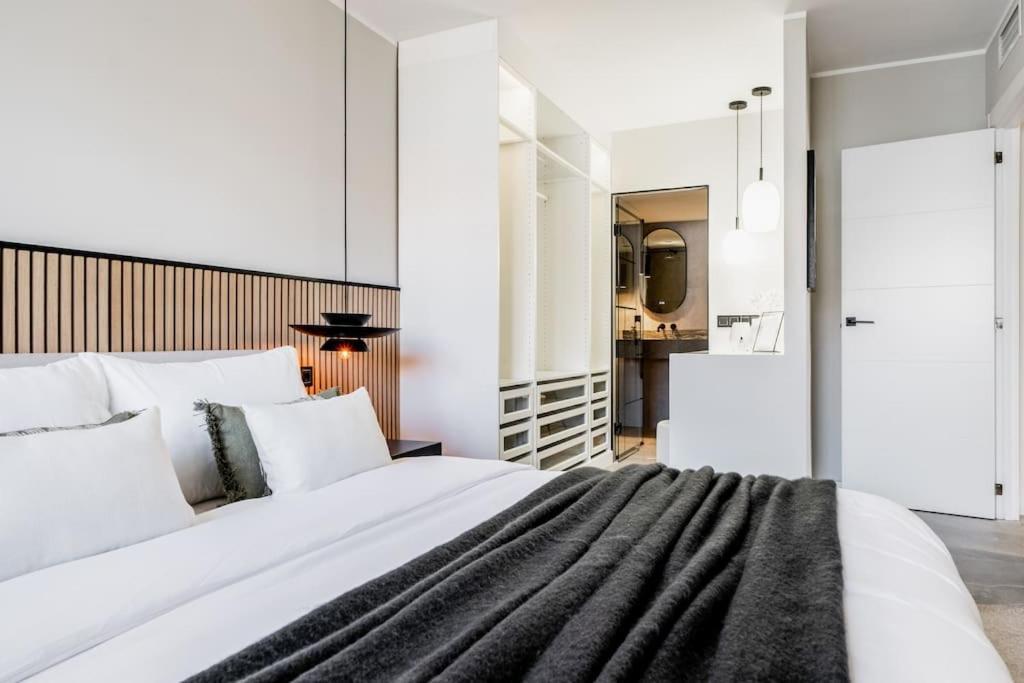 Super Stylish In Fantastic Location Apartament *