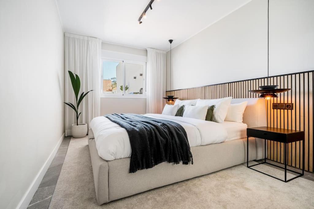 Super Stylish In Fantastic Location Apartment