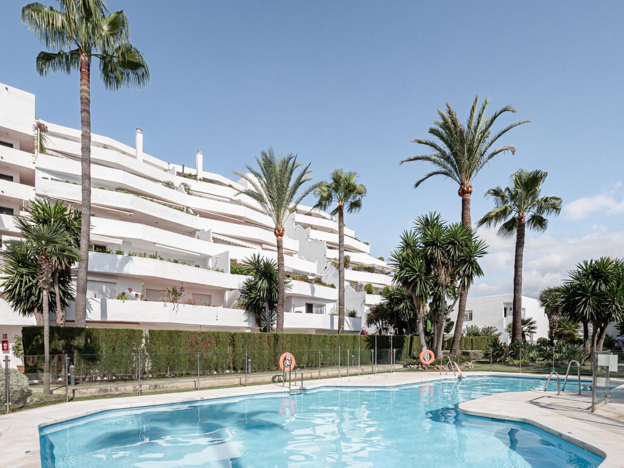 Super Stylish In Fantastic Location Apartment